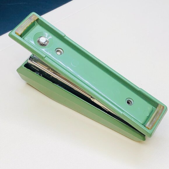 Vintage Avocado Green Stapler: ISABERGS VERKSTADS Apsco 17, MCM Office Accessory - Picture 11 of 14